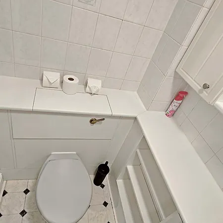 Spacious 5-br Group In Location *