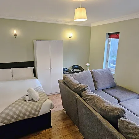 Holiday home Spacious 5-br Group In Location