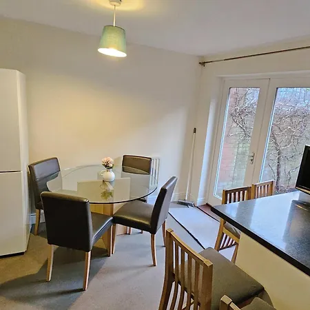Spacious 5-br Group In Location * Bristol