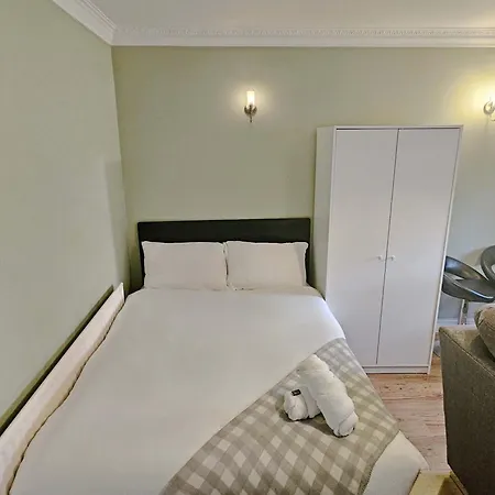 Holiday home Spacious 5-br Group In Location