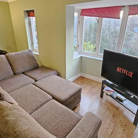 Holiday home Spacious 5-br Group In Location Bristol